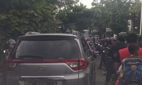 Macet Parah, Netizen Tuntut Traffic Light di Meteseh Semarang