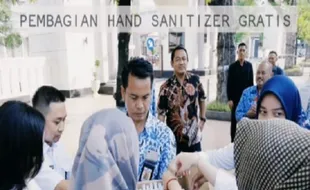 Pemkot Semarang Bagikan 1.500 Botol Hand Sanitizer Tangkal Convid-19