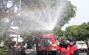 Pakar UGM & ITS: Penyemprotan Disinfektan di Jalan Tak Diperlukan