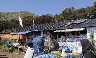 Meski Mudik, Warung Mbok Yem di Puncak Lawu Tetap Buka Lur