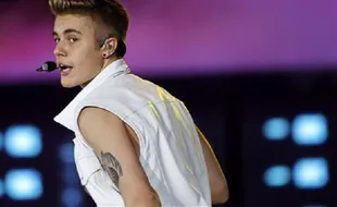 Lirik Lagu Anyone - Justin Bieber