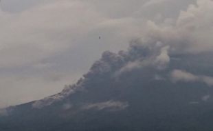 Gunung Semeru Diprediksi Keluarkan Lava Pijar, Warga Diimbau Waspada