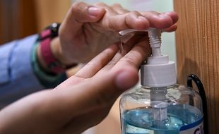 Bupati Banyumas Bikin Hand Sanitizer dari Ciu, Siap Dibagikan ke Masyarakat