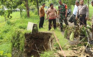 Hati-Hati! Fondasi Jembatan di Jalur Wisata Batu Seribu Sukoharjo Ambrol