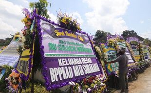 Bupati Karanganyar Bakal Percantik Makam Ibu Jokowi