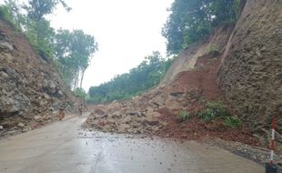 Tebing JLK Wonogiri Longsor Lagi, Jalan Nyaris Tertutup Total