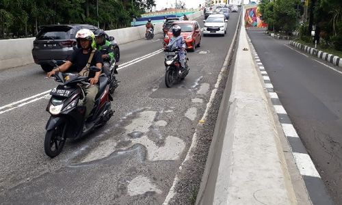 Aspal Flyover Manahan Solo Bolong Bikin Pemotor Ngerem Mendadak, Ini Fotonya!