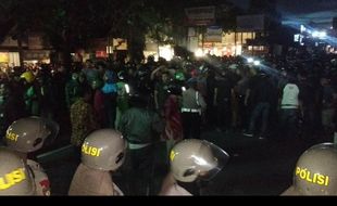 Ricuh Driver Ojol vs DC di Babarsari Jogja Mereda, Massa di Selokan Mataram