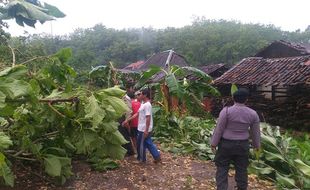 40 Rumah di Paranggupito Wonogiri Rusak Diterjang Puting Beliung