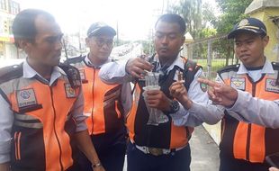 Teror Ranjau Paku Hantui Flyover Manahan Solo, Ini Wujudnya