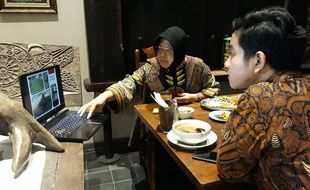 Pernah Makan Bareng di Solo, Gibran Punya Kedekatan Dengan Mensos Risma?