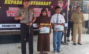 Berkat Aksi Heroik Menangkap Pencuri, Dua Pelajar ini Dapat Penghargaan Dari Polres Madiun