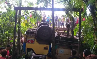 Truk berisi 20 Pekerja Perkebunan Terjun Ke Jurang di Banyuwangi