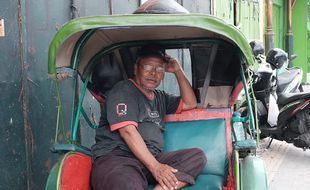 Solo Sepi Imbas Corona, Penarik Becak Merana