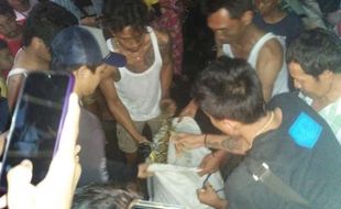 Ngeri, Ular Kerap Muncul Saat Aliran Kali Pepe Solo Tinggi