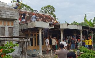 Puting Beliung Terjang 2 Rumah di Kluwan Grobogan