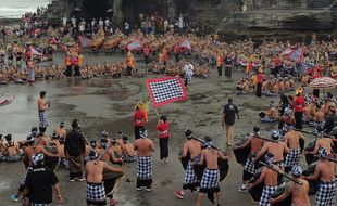 Beragam Ritual Adat Menangkal Pagebluk: Cukur Gundul hingga Panggil Roh Leluhur