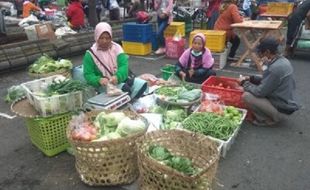 Pasar Pagi Salatiga Dibubarkan Lebih Dini, Pembeli Kelabakan