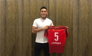 2 Eks Bintang Persis Solo Donasi Jersey untuk Lawan Corona