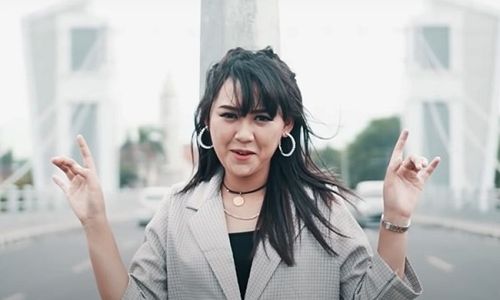 Lirik dan Terjemahan Lagu Loro Pikir yang Dapat Reaksi Youtuber Asing