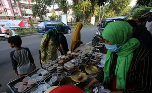 Awal Ramadan, Pasar Takjil di Manahan Solo Sepi