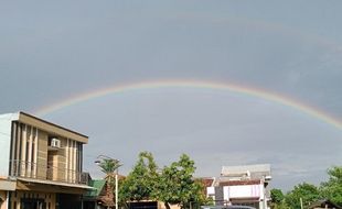 Cantik, 2 Pelangi Hiasi Langit Klaten Sore Ini