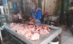 Sepekan Jelang Lebaran, Harga Daging Ayam di Sukoharjo Tembus Rp35.000 per Kilogram