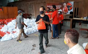 Bantuan Ribuan Paket Sembako Mengalir Untuk Warga Solo, Dari Mana Saja?