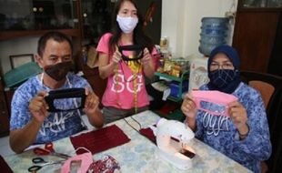 Difabel Semarang Tawarkan Masker Transparan