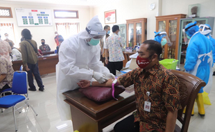 Rapid Test di Solo Sasar Pasar yang Ramai Saat Bakdo Kupat, Incar 100 Orang