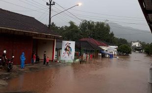 Video Banjir di Tirtomoyo Wonogiri: Air Mengalir Deras, Belasan Rumah Terendam