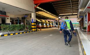 Bus di Terminal Karanganyar Siap Beroperasi, Penumpang Nihil