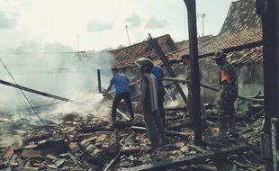 Gegara Lilin Gagal Padam, Kebakaran Hanguskan 3 Rumah di Grobogan