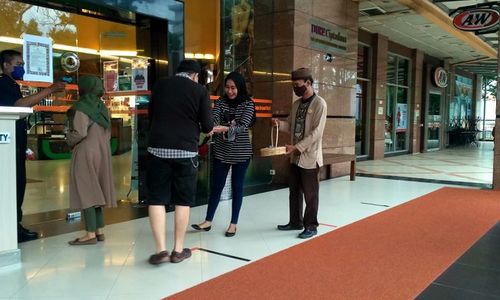 Bulan Puasa, Solo Grand Mall Bagi-Bagi Takjil ke Pengunjung