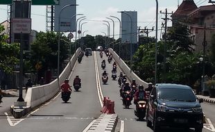 Grill Drainase Overpass Manahan Solo Patah, Bikin Macet