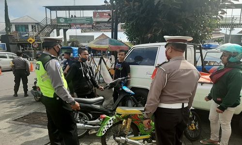 Terciduk Razia di Karanganyar: 1.802 Liter Ciu Dibuang, Knalpot Brong Dipotong-Potong