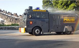 Polres Boyolali Semprotkan Disinfektan di Jalan Protokol Senin Pagi, Ada Apa?