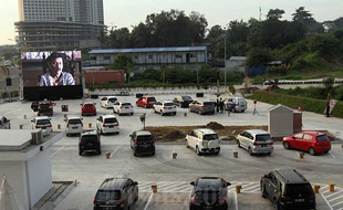 Selama Bioskop Masih Tutup, Yuk Intip Keseruan Drive-in Bioskop Ala Meikarta