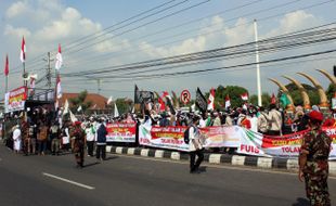 Seribuan Orang dari Ormas di Sragen Demo Tolak RUU HIP & Serukan Ganyang PKI