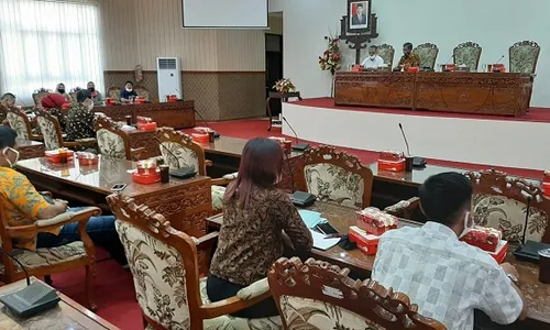 Kena PHK dan Belum Dapat Pesangon, Eks Karyawan PD BKD Sukoharjo Wadul Ke DPRD