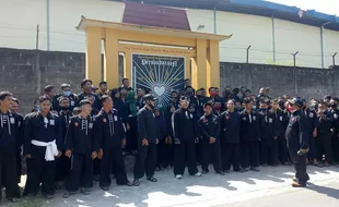 Tolak Pembongkaran, Ratusan Warga PSHT Masaran & Sidoharjo Sragen Kumpul di Depan Tugu Perguruan Silat