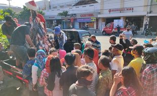 3,5 Kuintal Ikan Dibagikan Gratis di Wonogiri, Antrean Warga Mengular