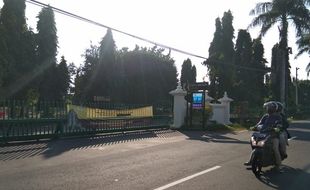 Masih Ditutup, Tiap Hari Ada Pengunjung Candi Prambanan Kecele