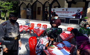 Unik! Tak Pakai Masker Pengendara di Klaten Diminta Nyanyi Garuda Pancasila