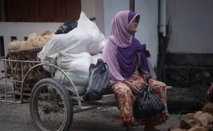 Kisah Inspiratif Pedagang Sayur, Anak Kuliah S2 dan Jadi Imam Masjid di AS