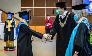 Wow, Tiga Robot Ikut “Diwisuda” di Undip Semarang