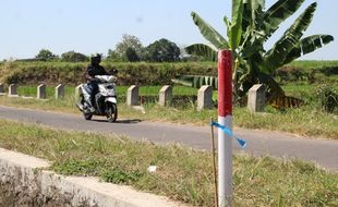 Bukan Pembatas, Ini Fungsi Patok Jalan Tol Solo-Jogja yang Mulai Dipasang di Klaten