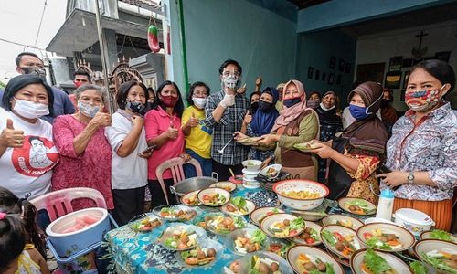 Gibran Buka Dapur Umum Untuk Anak-Anak dan Lansia di Sukomulyo Solo