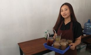 Dirumahkan saat Pandemi Jadi Alasan Pramugari Cantik Buka Warkop di Klaten