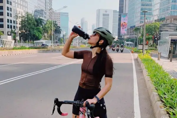 Tetap Cantik Meski Keringatan, Ini Gaya 5 Artis Indonesia Saat Sepedaan -  Espos.id | Espos Indonesia dari Solo untuk Indonesia